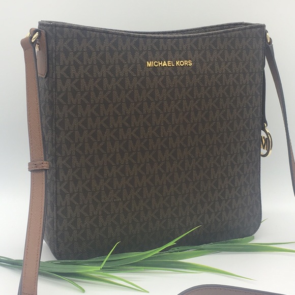 Michael Kors LG MESSENGER Crossbody BROWN - Picture 2 of 8